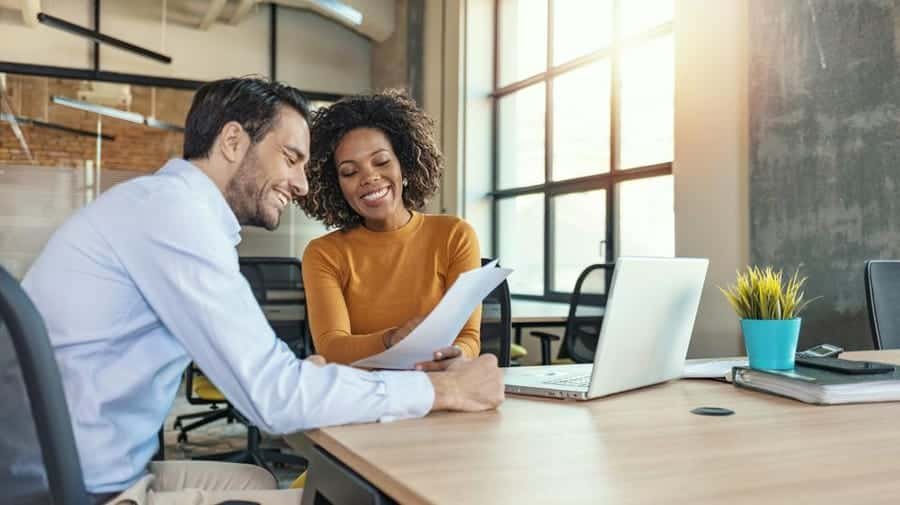 Contadora aplica contabilidade consultiva na prática com seu cliente