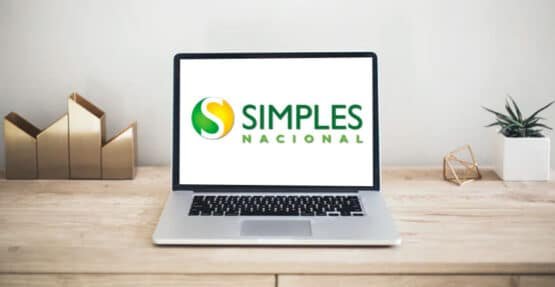 Notebook mostrando a logo do Simples Nacional